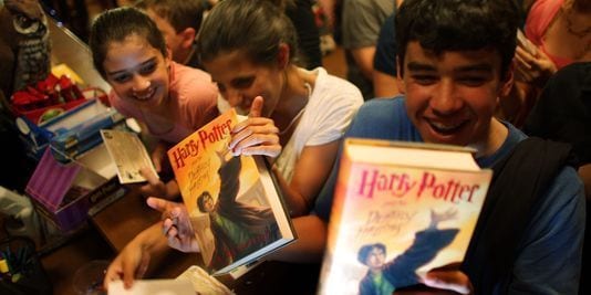N° 038 – Les jeunes lisent toujours, mais pas des livres